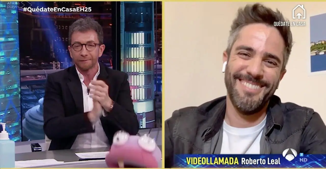 Pablo Motos incendia las redes tras la desafortunada pregunta que le hace a Roberto Leal en el Hormiguero sobre su acento andaluz.