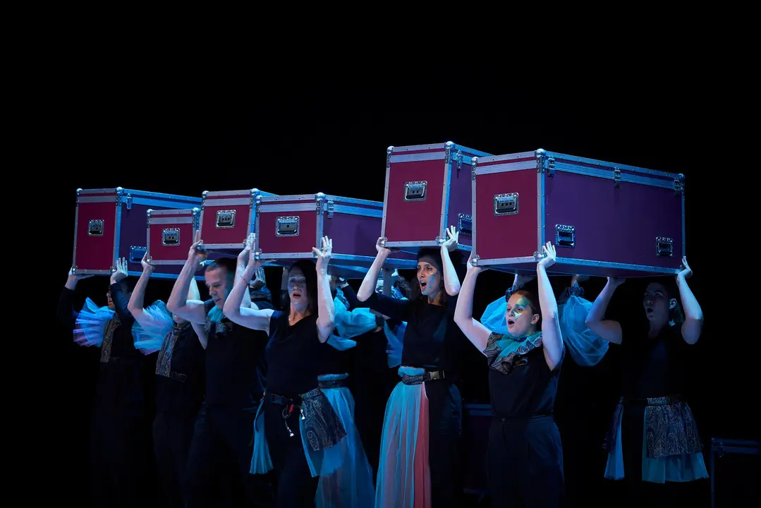 <em data-start="381" data-end="391">Operetta, el espect&aacute;culo &uacute;nico de Cor de Teatre que llega al Festival de Verano de Clunia 2025.&nbsp;</em>