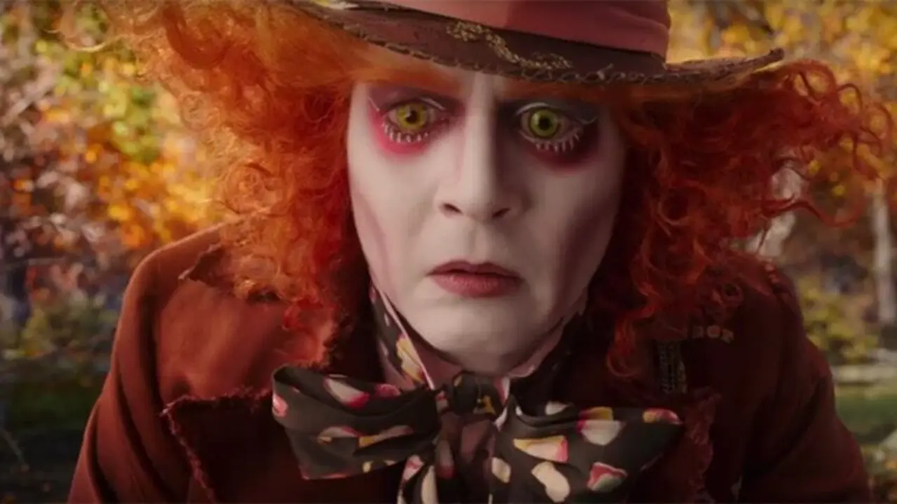 Primer trailer de Alicia a traves del espejo min