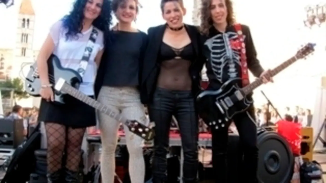 Hells Breasts buena1