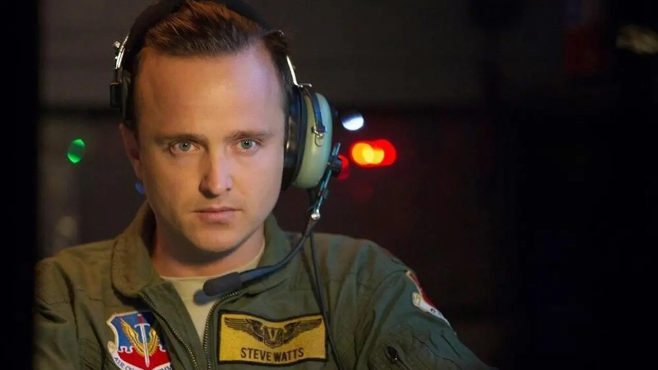 Trailer de Espias desde el cielo Aaron Paul min