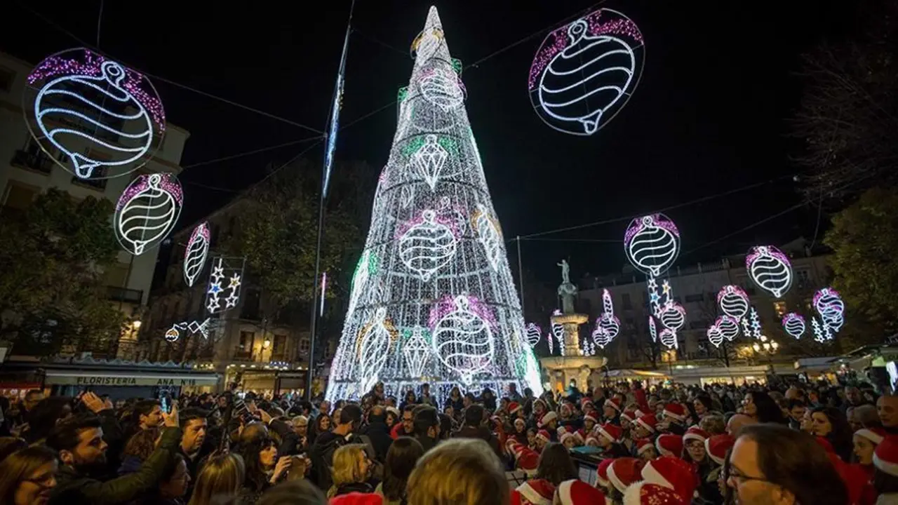 Granada estrena el alumbrado navide&ntilde;o este viernes con un gran espect&aacute;culo de luz y sonido en Plaza del Carmen
