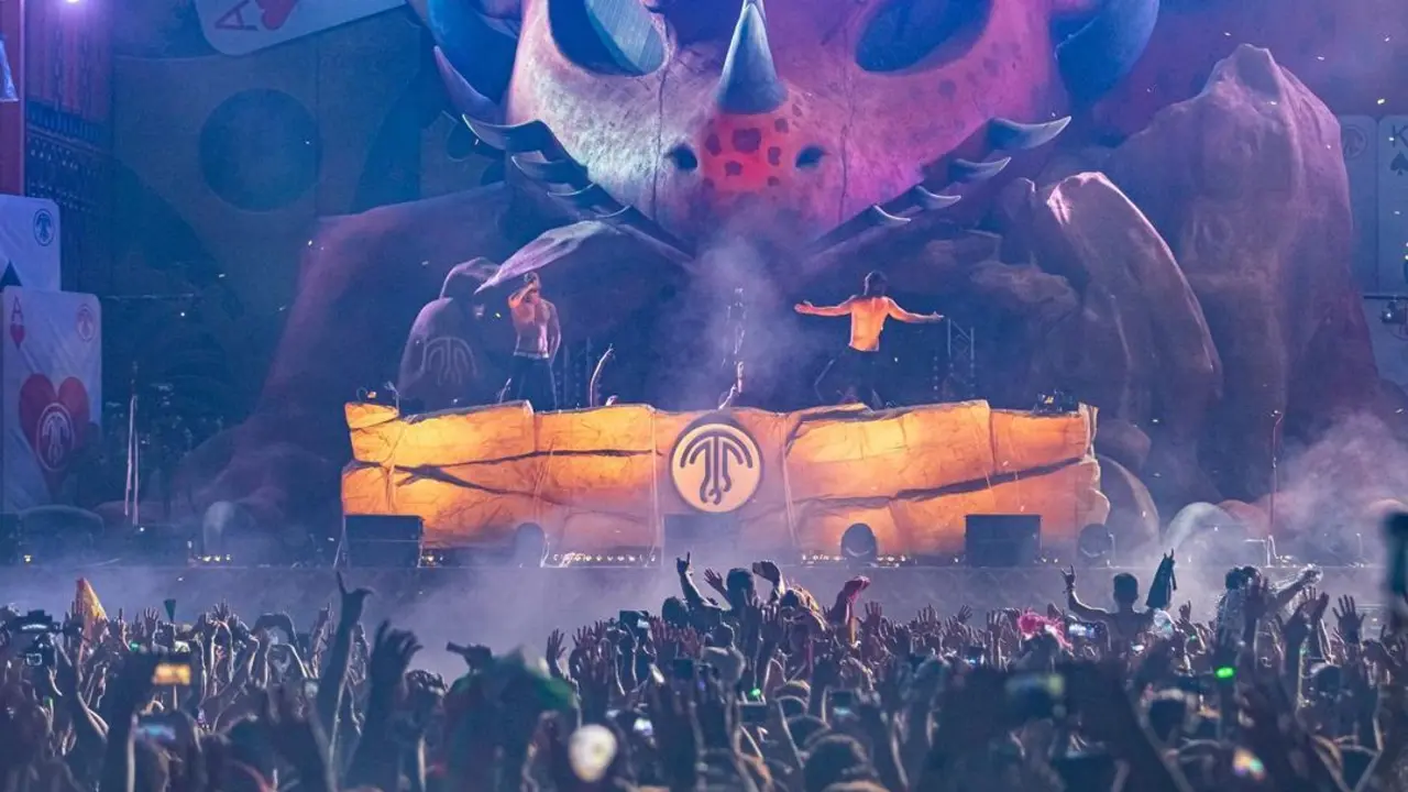 Dimitri Vegas y Like Mike en el escenario principal mainstage del Medusa Sunbeach Festival en Cullera (Fuente: Medusa Sunbeach Festival Facebook)