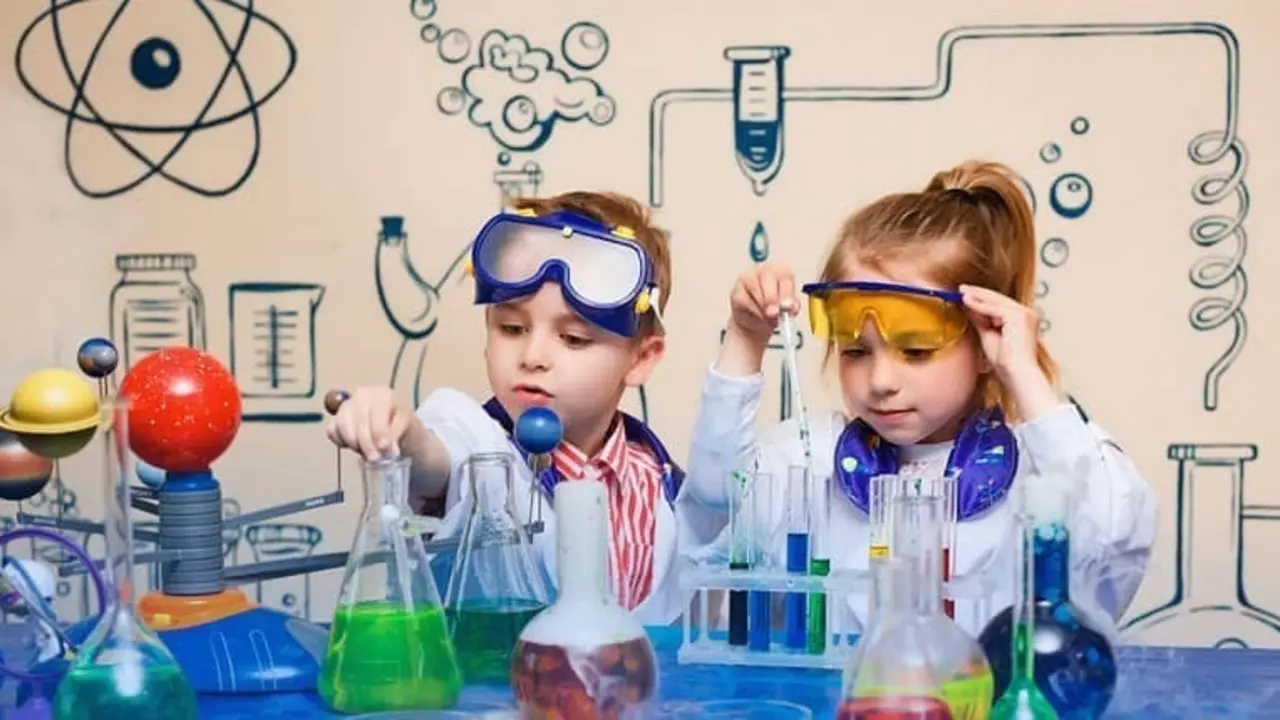 Talleres para ni&ntilde;os Detectives de la Ciencia Caja C&iacute;rculo Burgos