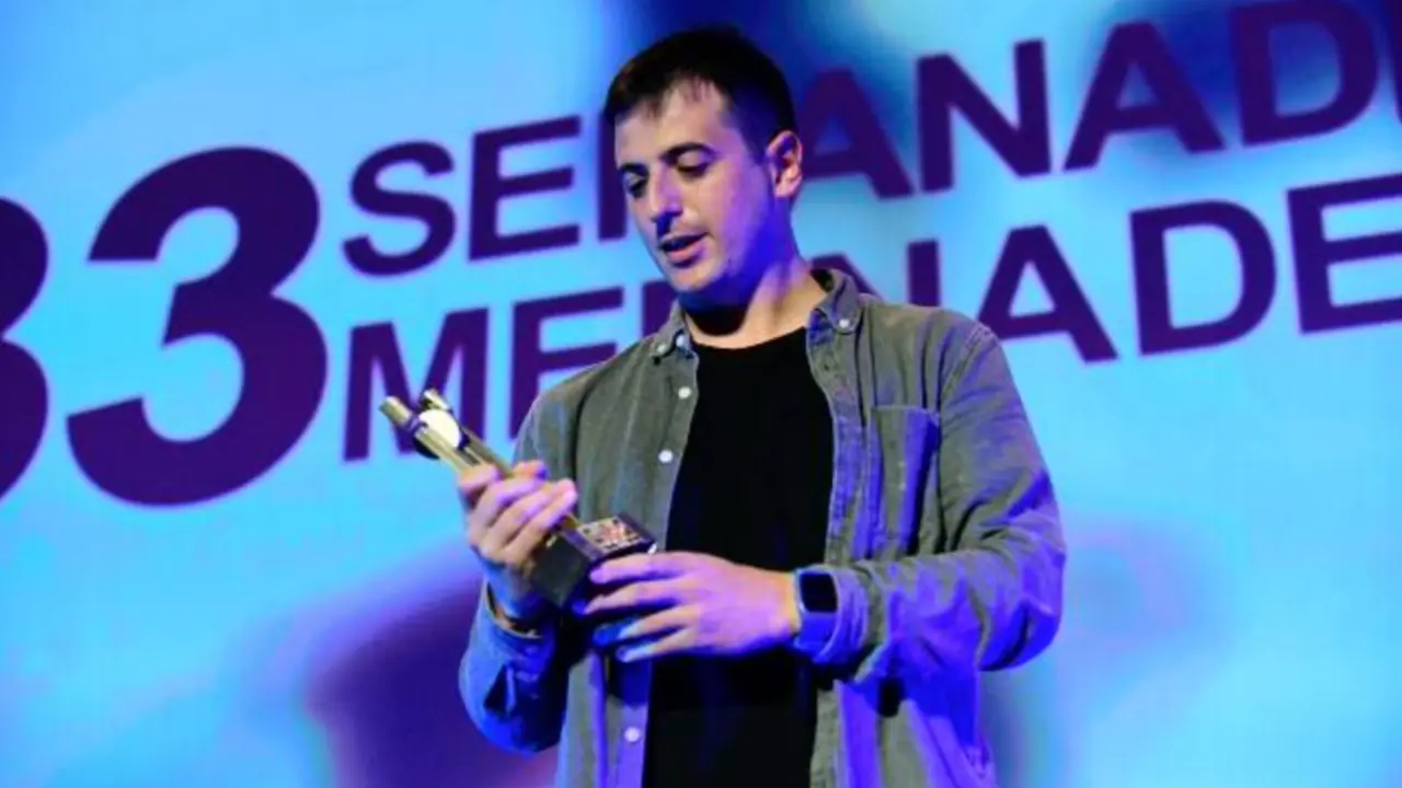 David P&eacute;rez Sa&ntilde;udo recibe el premio a Director del Siglo XXI en la Semana del Cine de Medina