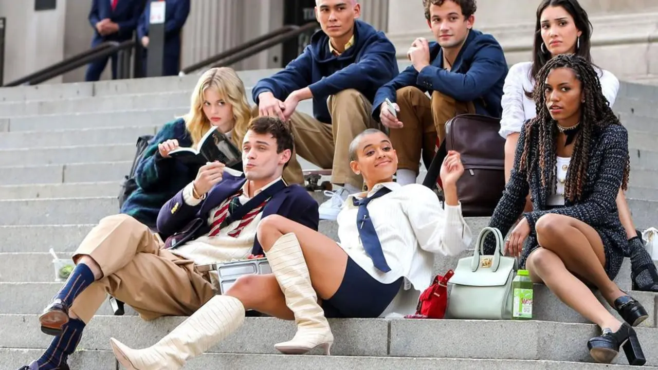 actores de reboot de gossip girl min
