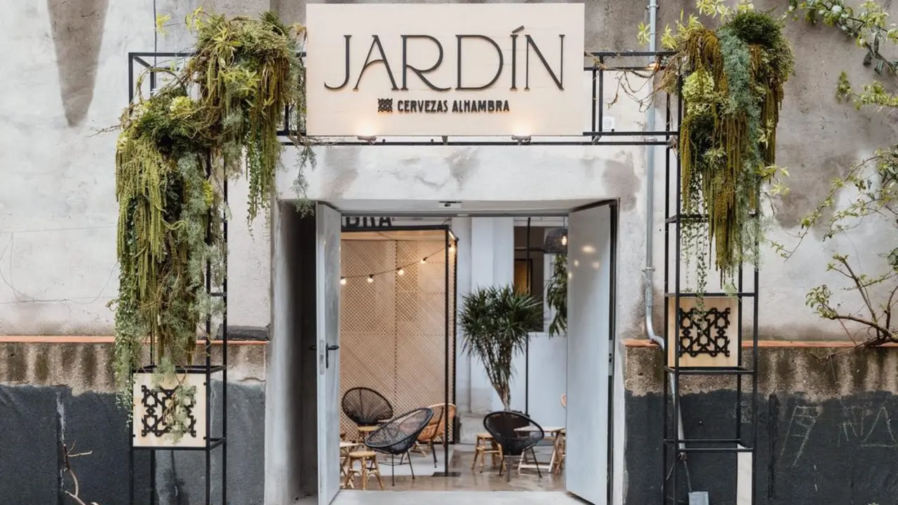 musica jardin cervezas alhambra min