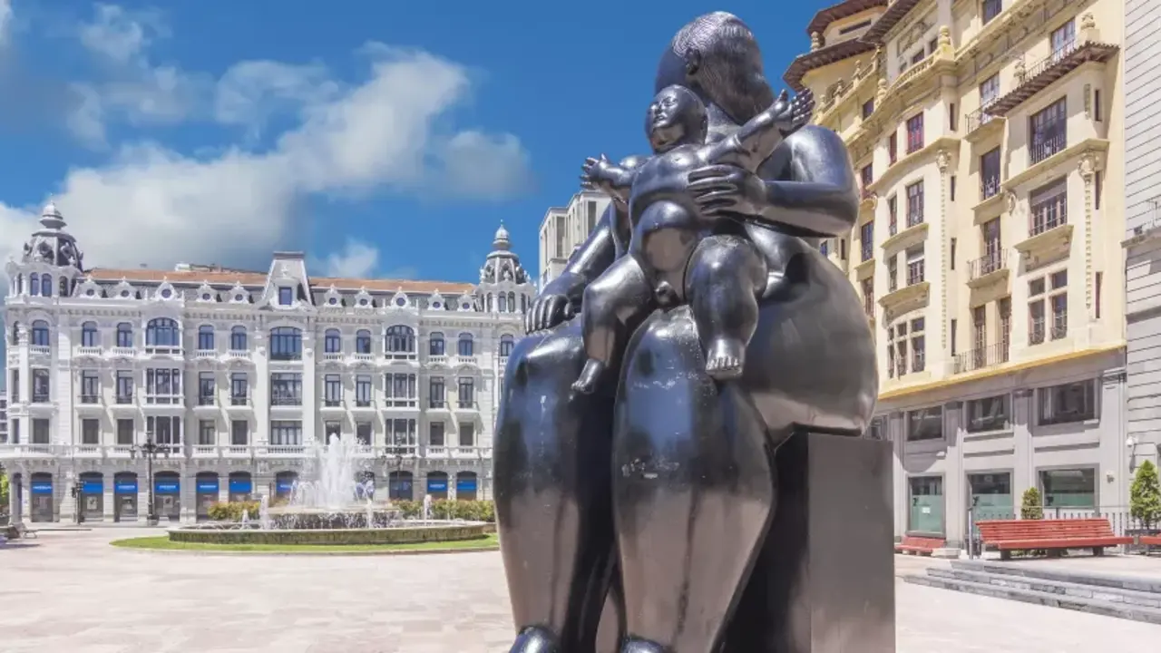 Escultura de la Maternidad de Fernando Botero