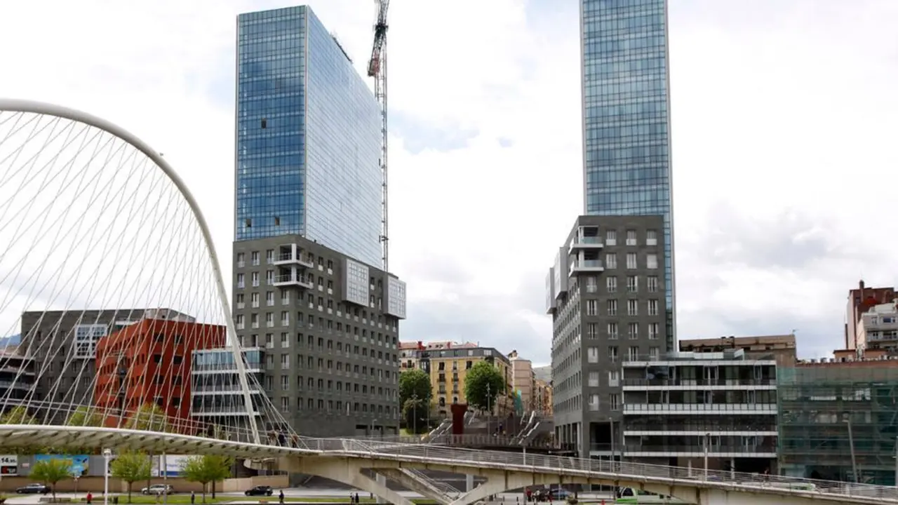 torres isozaki atea muro cortina modular fachada riventi 3