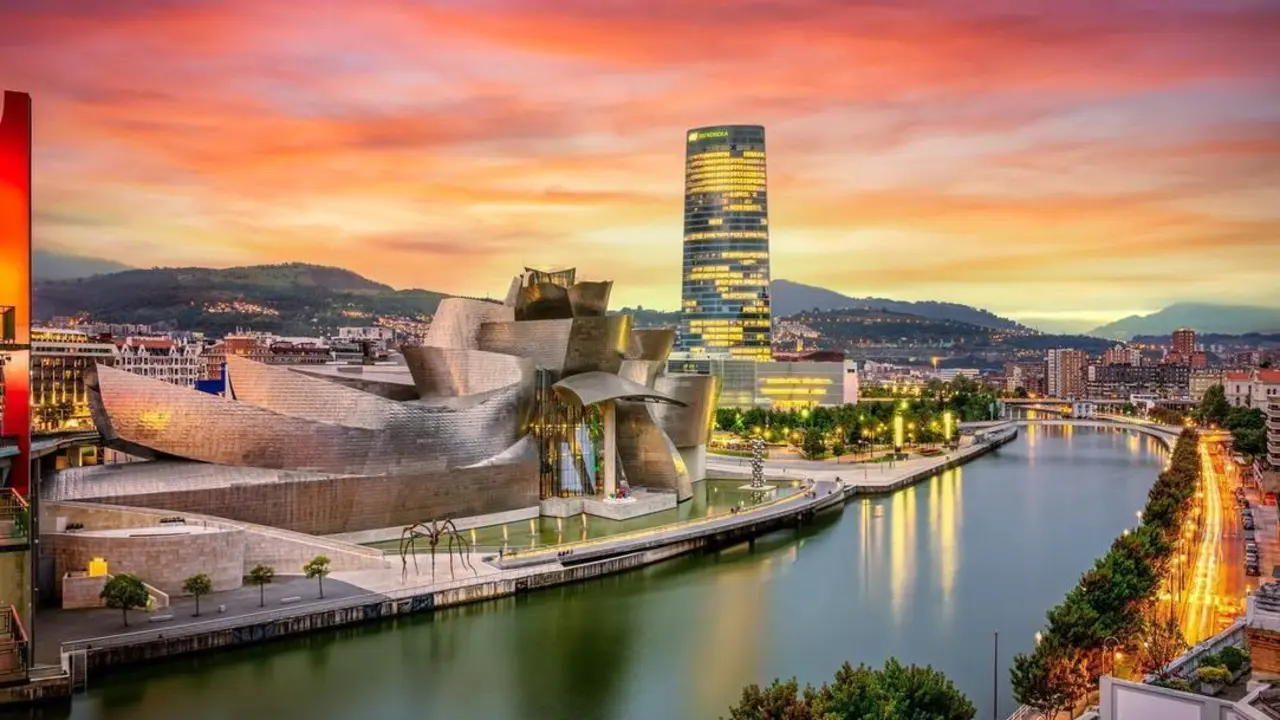fantastica panoramica de la ciudad de bilbao
