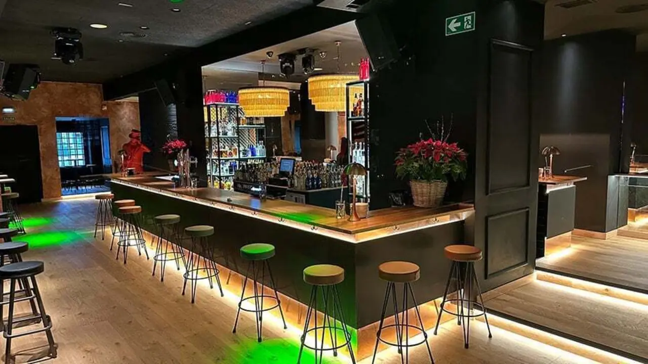 Robinson Pub Burgos dest min