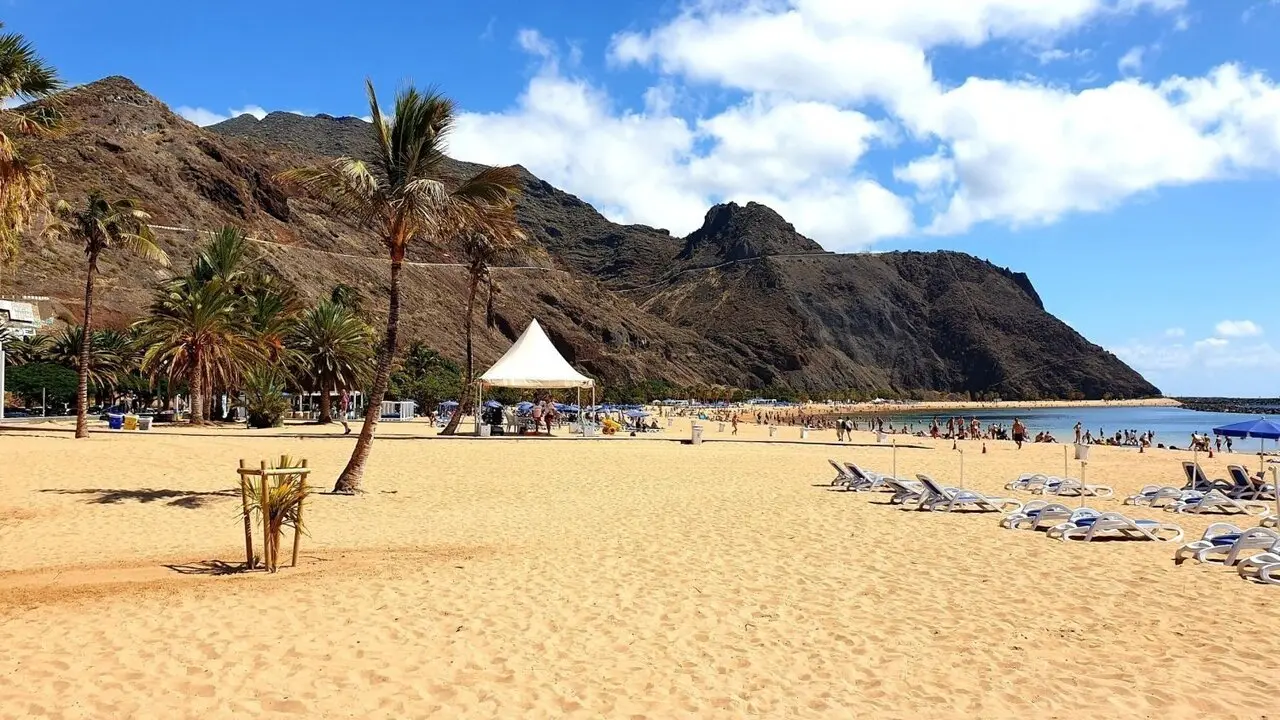 Playa de las Teresitas, entre los destinos europeos m&aacute;s econ&oacute;micos para este verano