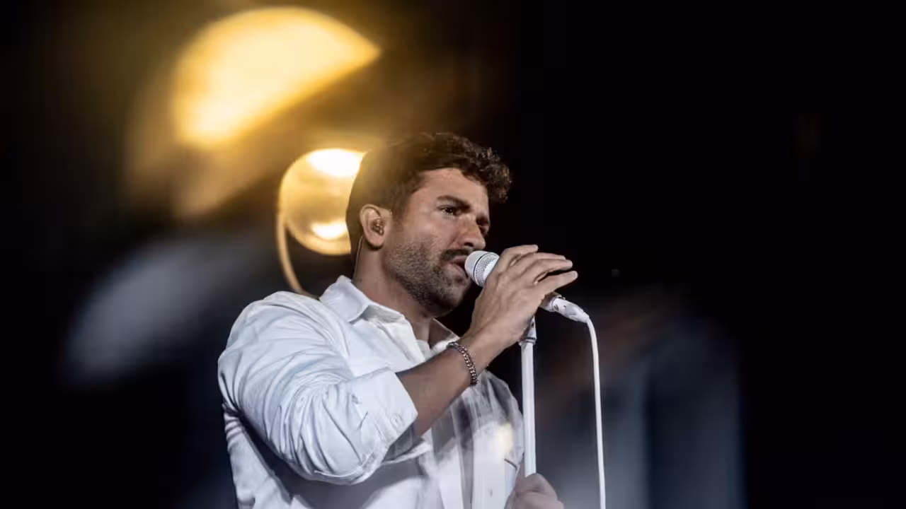 Pablo Albor&aacute;n en concierto sorpresa en la Puerta del Sol