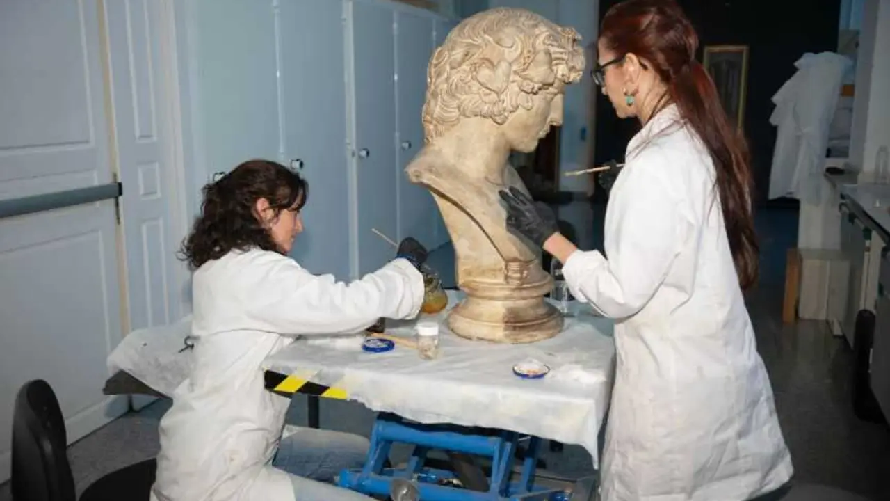 antinoo restauracion