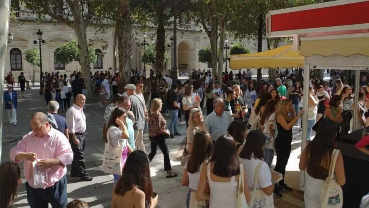 Jardines de Murillo acogen la Feria del Libro 2025