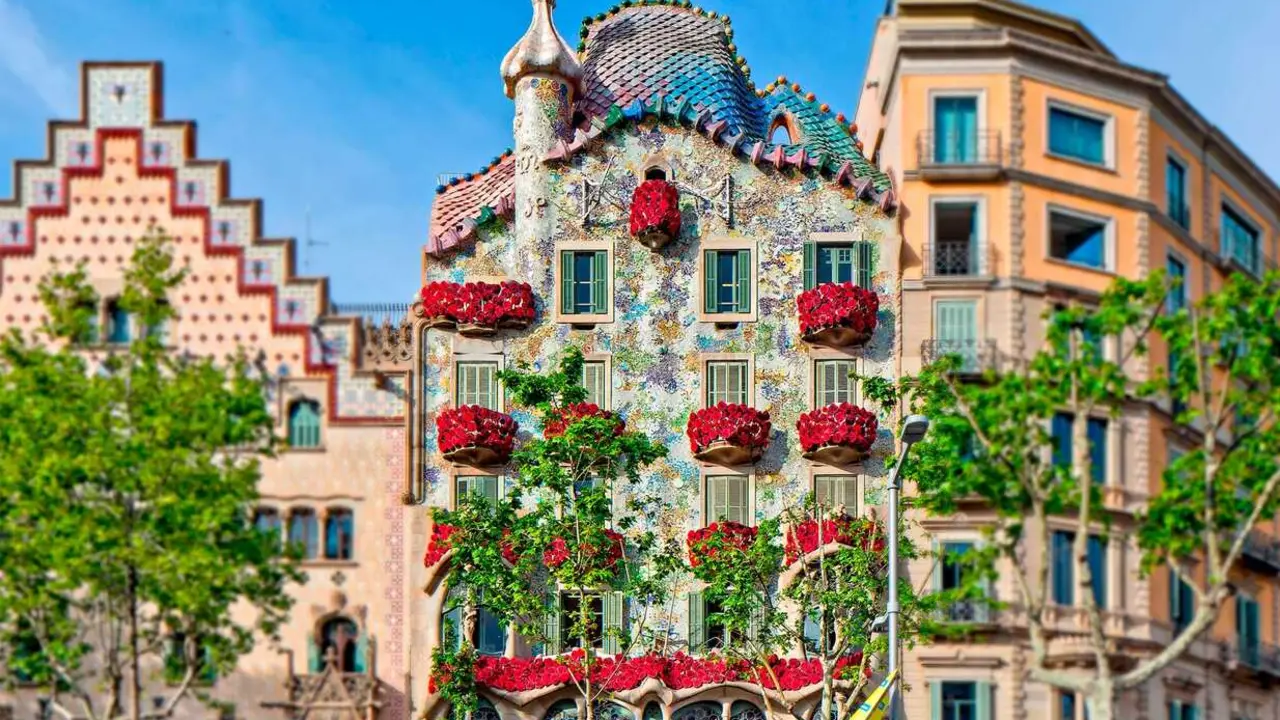 Fachada de la casa batll&oacute;