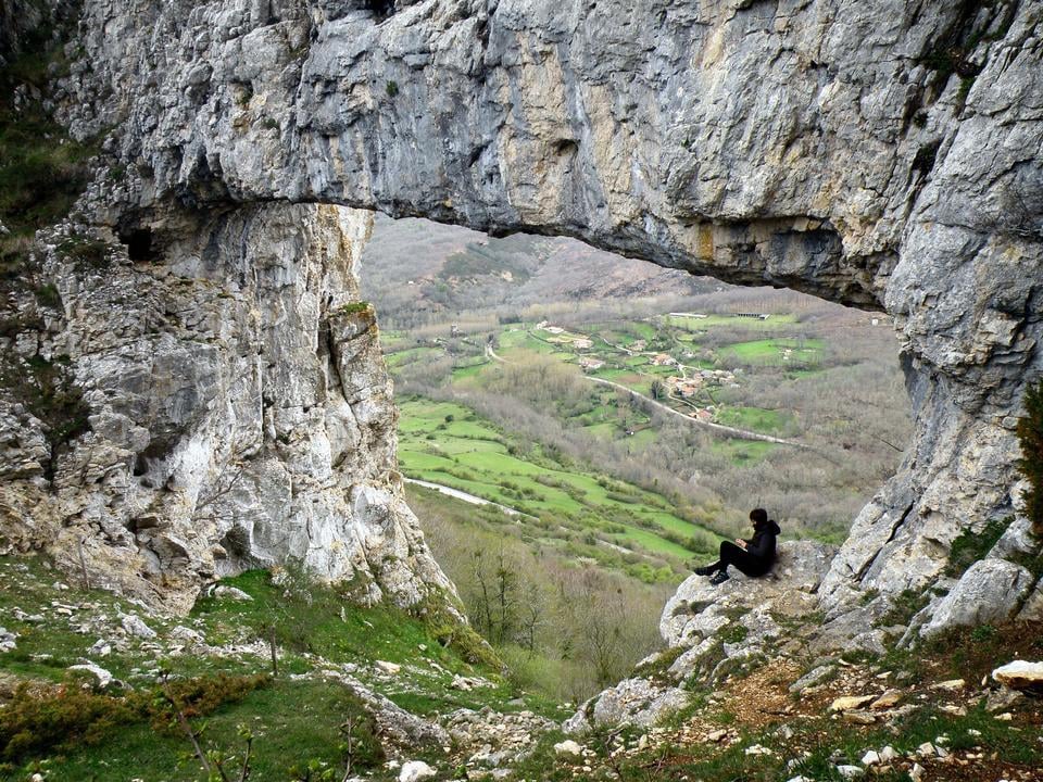 Senda del ventanón en Burgos durante la primavera