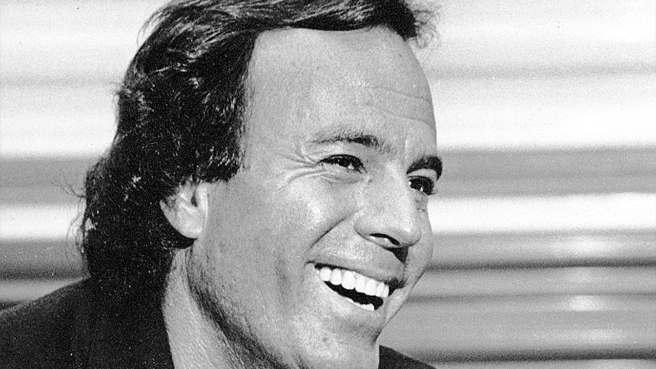 Julio Iglesias en una entrevista en Boston hacia 1984 Julio Iglesias en una entrevista en Boston hacia 1984