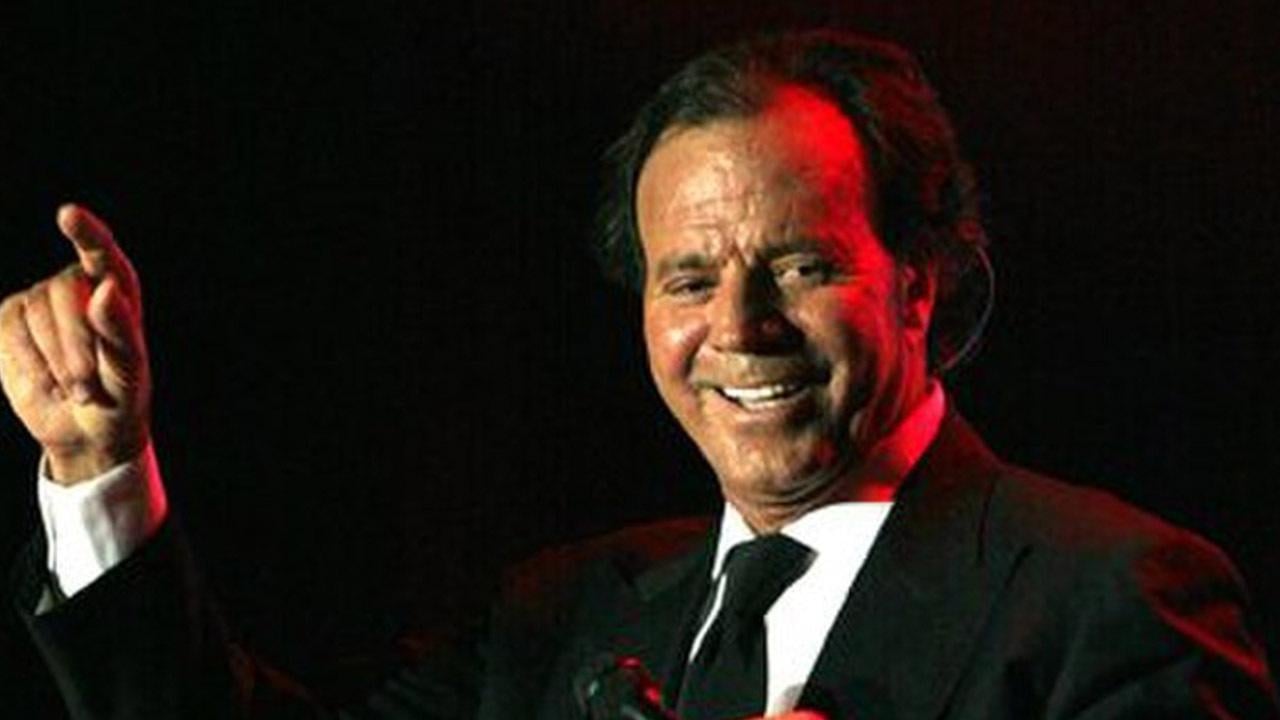 Julio Iglesias en 2005 Julio Iglesias en 2005
