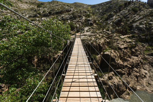 Pasarela de la ruta de la presa romana, Almonacid de la Cuba