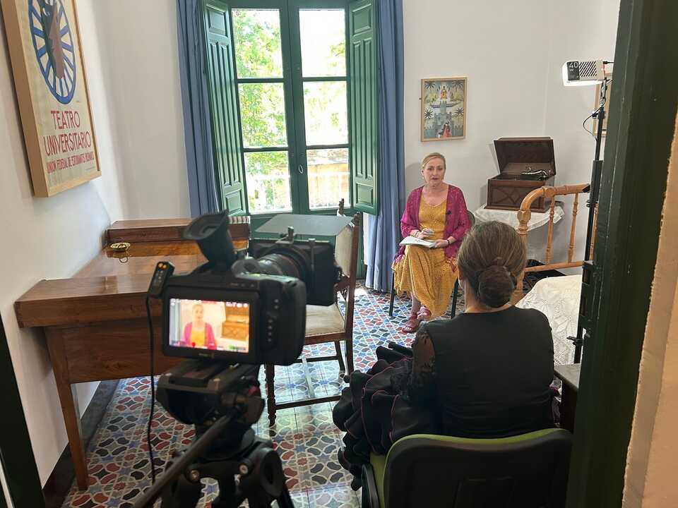 Sonia Murcia dirigiendo el documental 'Federico entre los dientes'