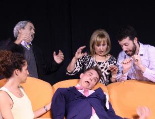 El Festival Teatro Aficionado de Torrelavega comienza con risas