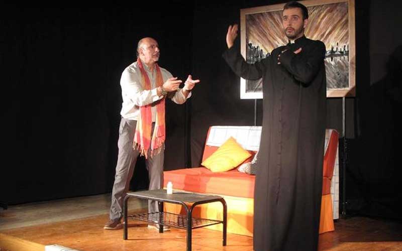 Teatro en Benavides de Órbigo con «Aquí sobra este cura»
