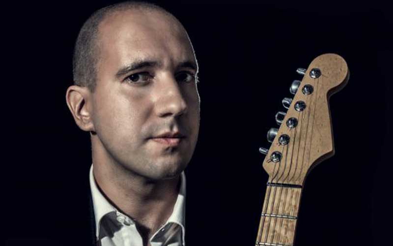 José Manuel Álvarez «Danols» – Guitarra eléctrica-clásica