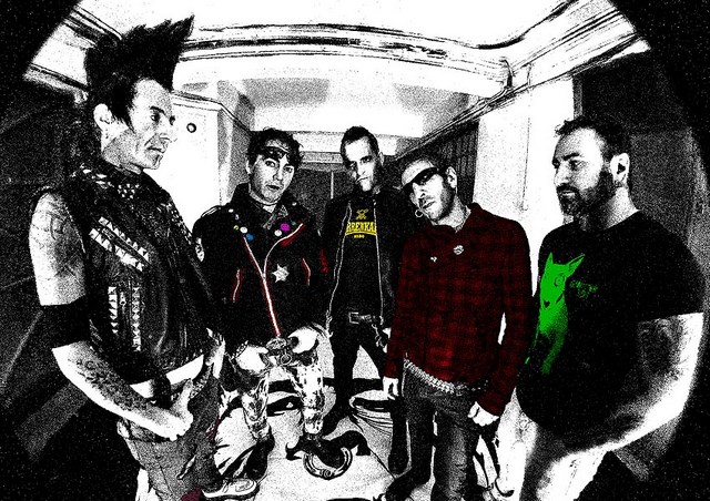 Radiocrimen + La Kontra en el Clandestino Rock