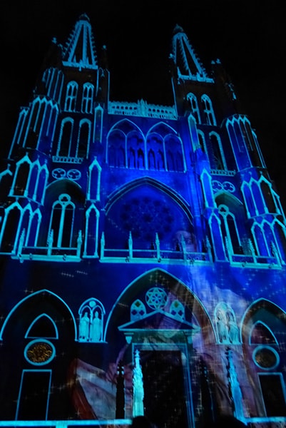 Escenografía de luces, imágenes, video y sonido en la Catedral