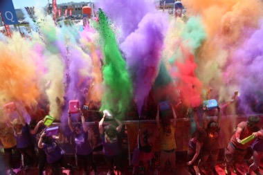 La carrera de colores Holi Life trae a Granada una espectacular prueba con polvos Holi y polvos neón