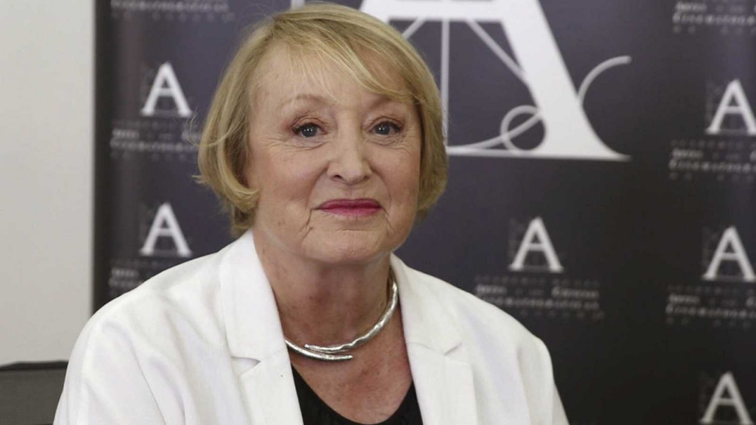 Fallece Yvonne Blake, presidenta de Honor de la Academia de Cine