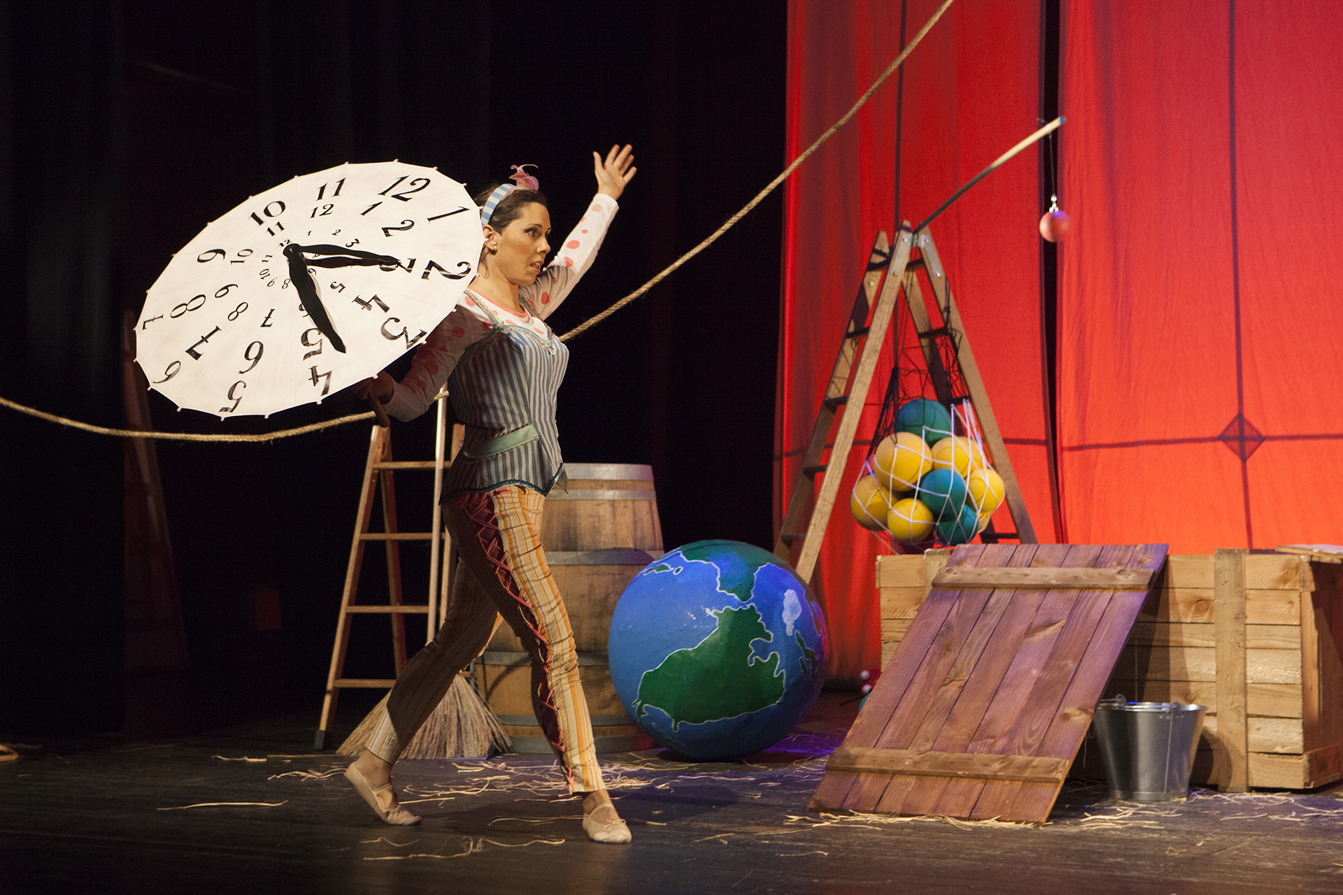 Madre Tierra, títeres para explicar el origen del mundo, en el Teatro Távora de Sevilla