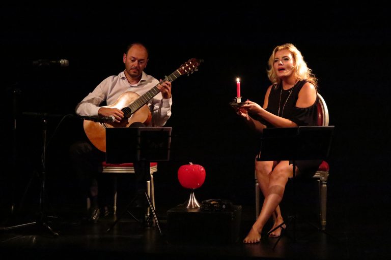 Love en concierto en el Teatro Bernal