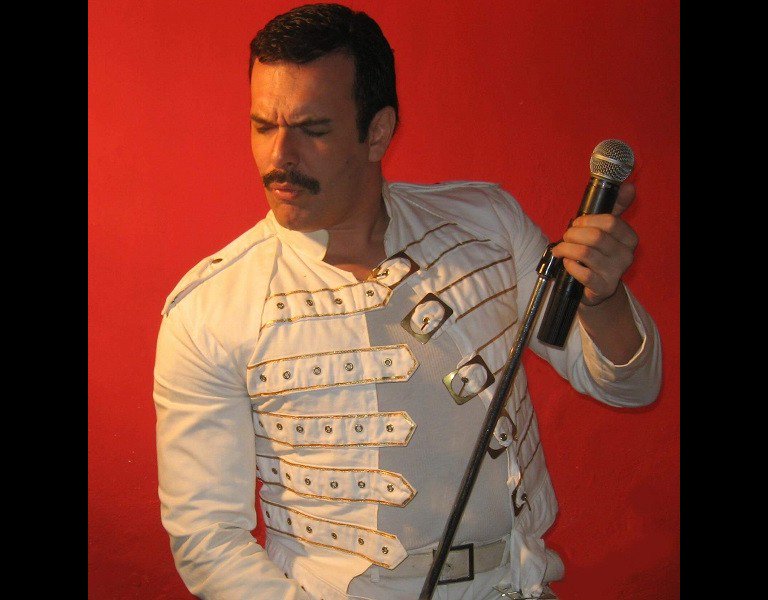 Dr. Queen presenta su show «Bohemian Rhapsody» en Vigo