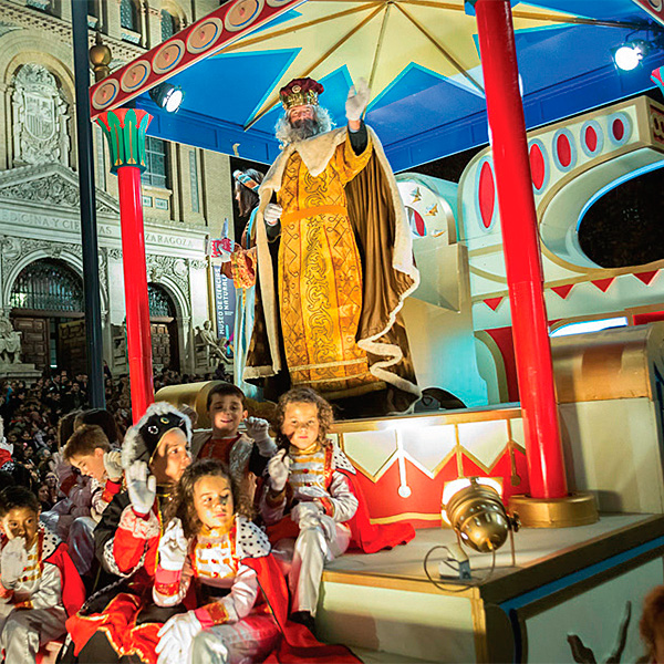 Cabalgata de Reyes de Zaragoza en Paseo María Agustín