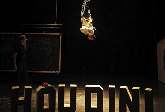 Una obra teatral sobre Houdini en el Teatro Circo