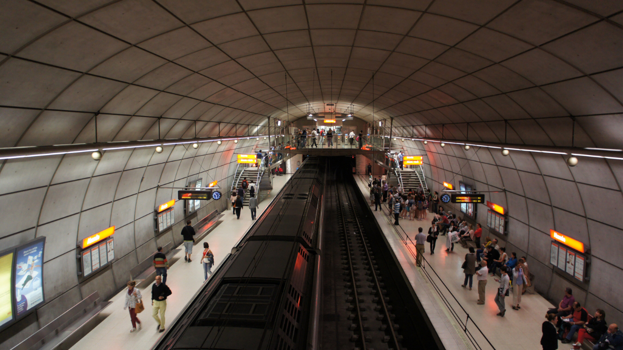 Felicita a Metro Bilbao por su 25 cumpleaños