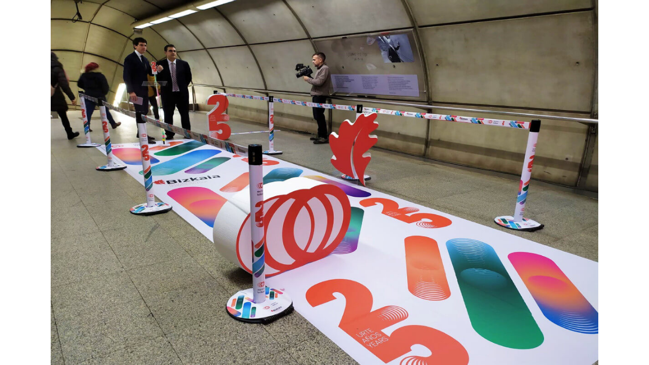 El Metro Bilbao cumple 25 años y lo celebra con soportes publicitarios