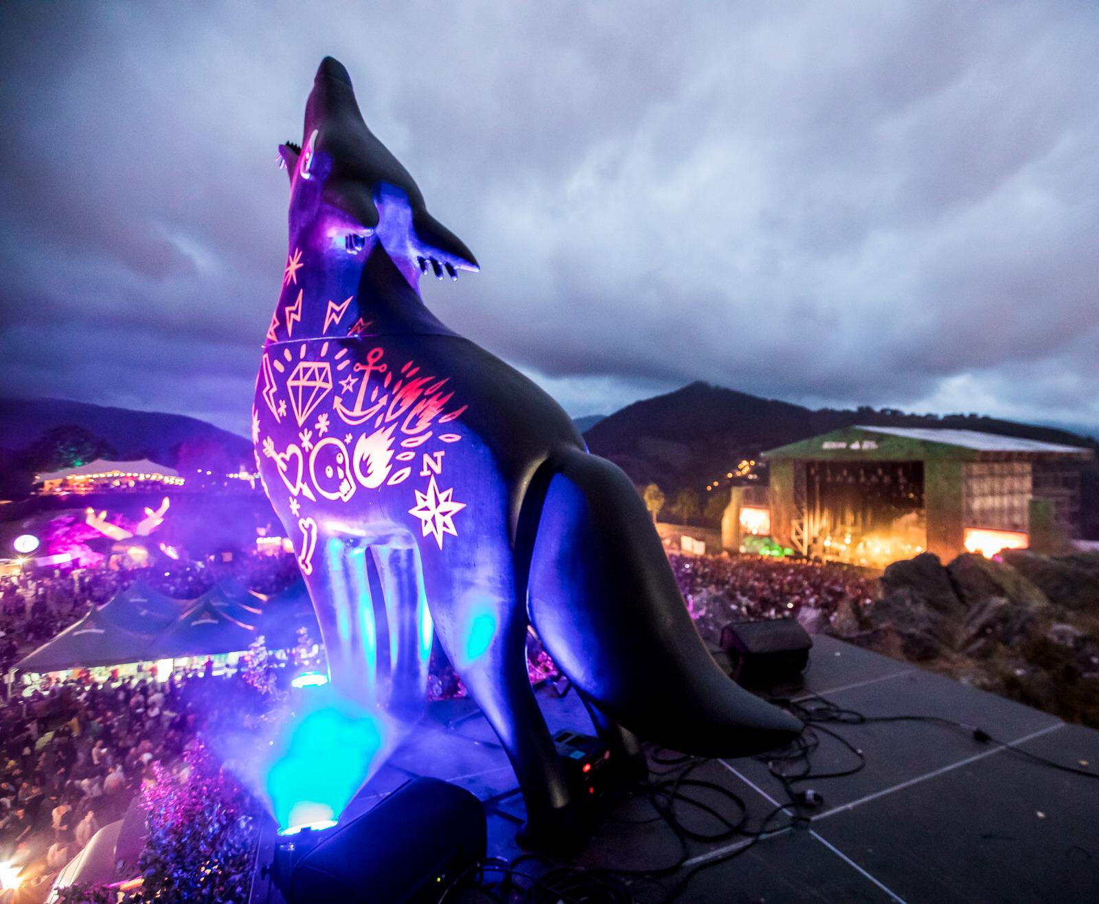 Estatua de lobo en el Bilbao BBK Live Festival
