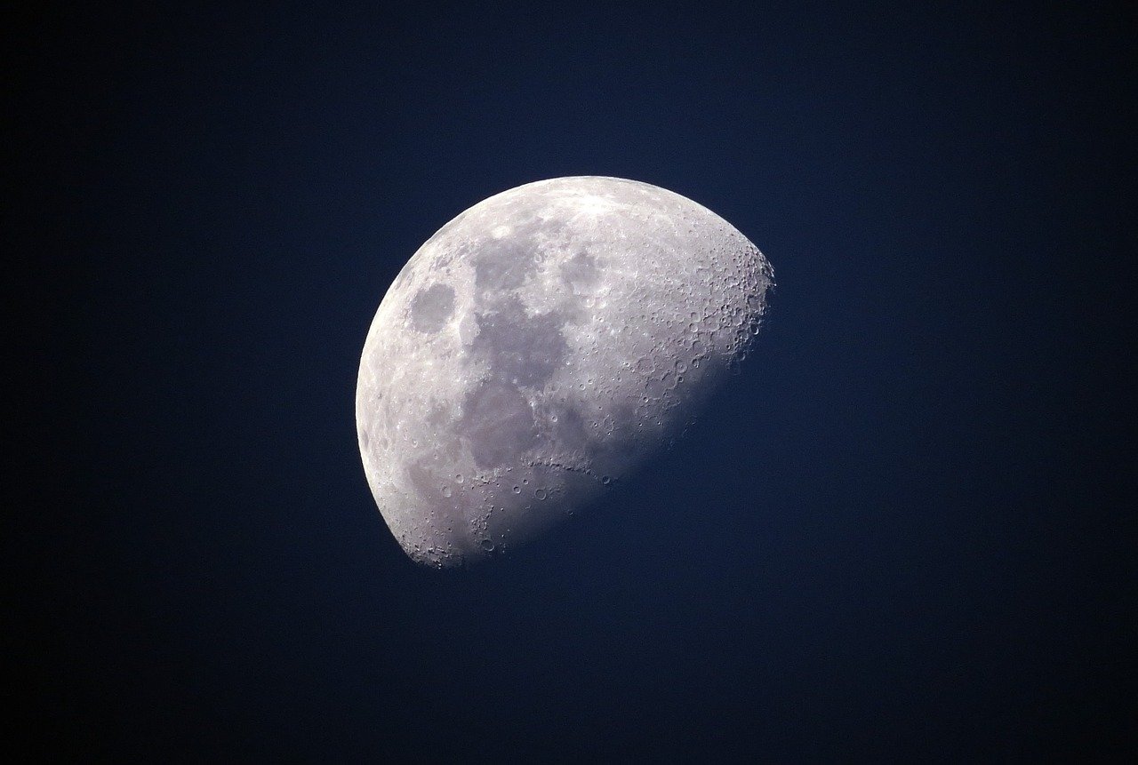 Antonio Moreno: Cómo hacer fotos de la Luna con el móvil