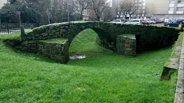 Ponte medieval de Balaidos senderismo Vigo Camiño Beiramar