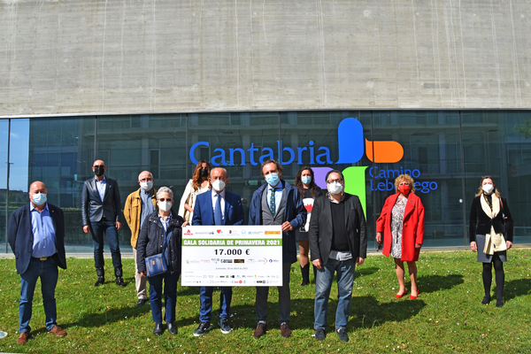 La Cocina Económica y el Banco de Alimentos reciben 17.000 euros de la Gala Solidaria