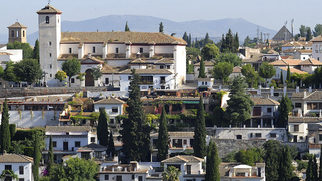 Los cinco lugares que debes visitar en una escapada a Granada