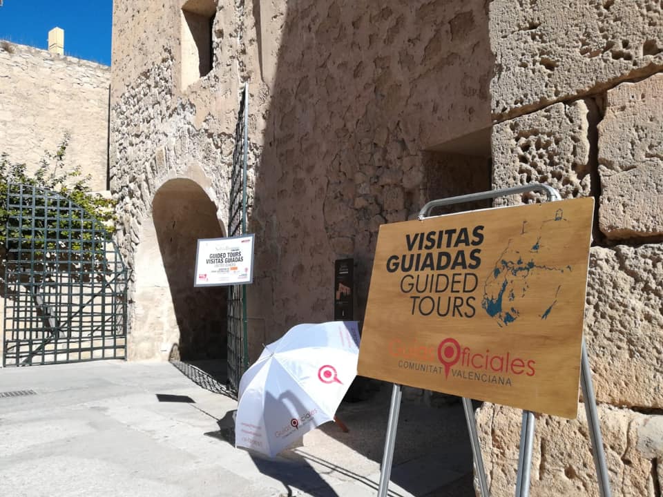 Descubre la magia del Castillo de Santa Bárbara con los Guías Oficiales Comunidad Valenciana