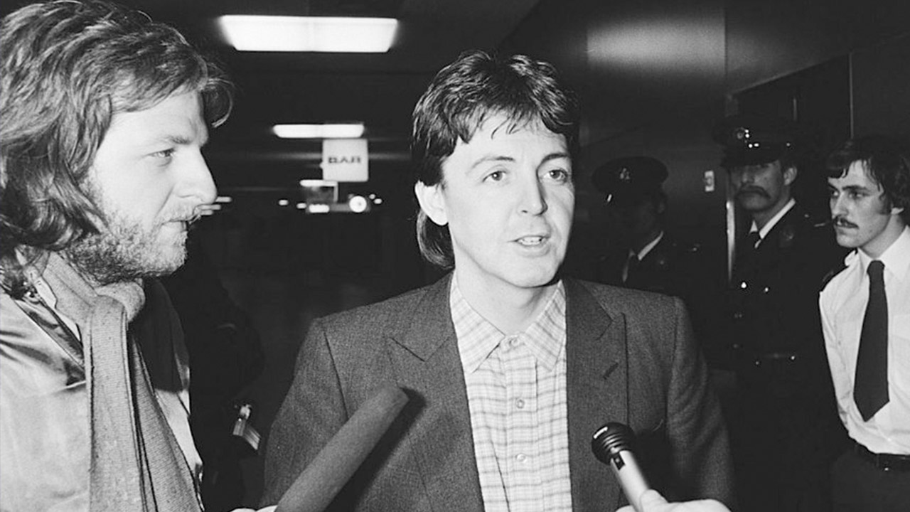 McCartney arribando en el aeropuerto de Amsterdam Schiphol en enero de 1980.