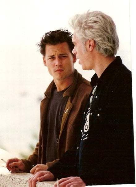 Depp junto al cineasta Jim Jarmusch quien lo dirigio en Dead Man en el festival de cine de Cannes de 1995
