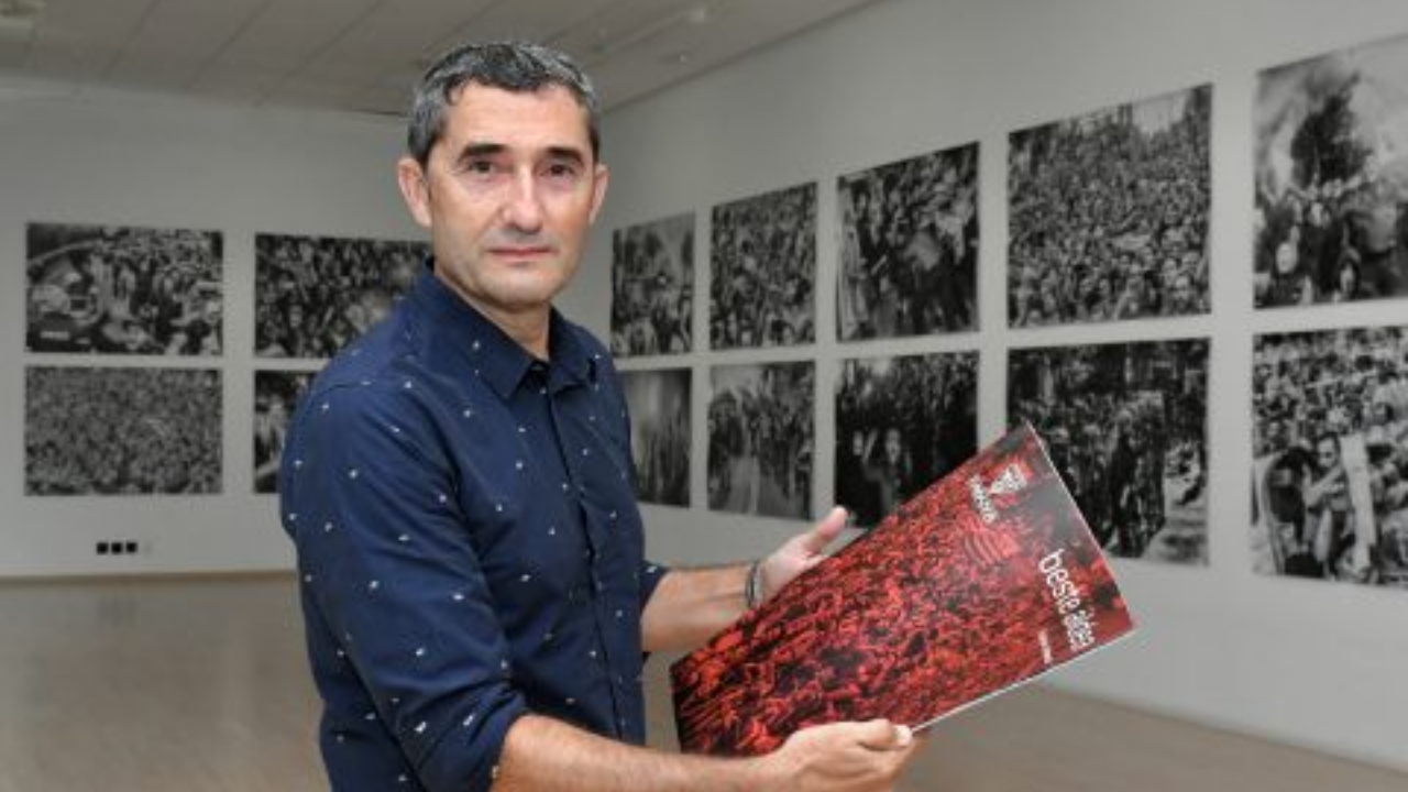 Ernesto Valverde retrata a la afición del Athletic en ‘Beste aldea’