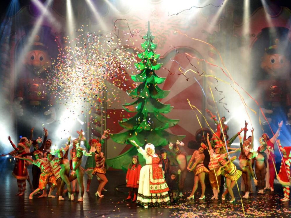 Circo de nadal, espectáculo familiar en Cangas