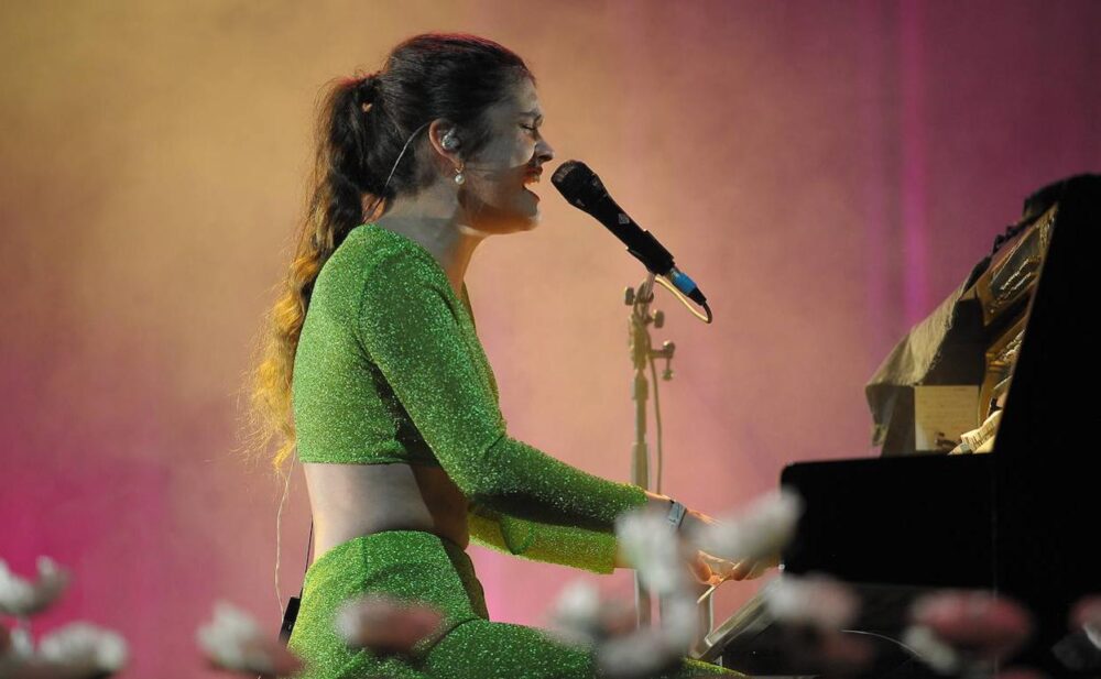 La artista Amaia llega en concierto a la Fiesta del Albariño